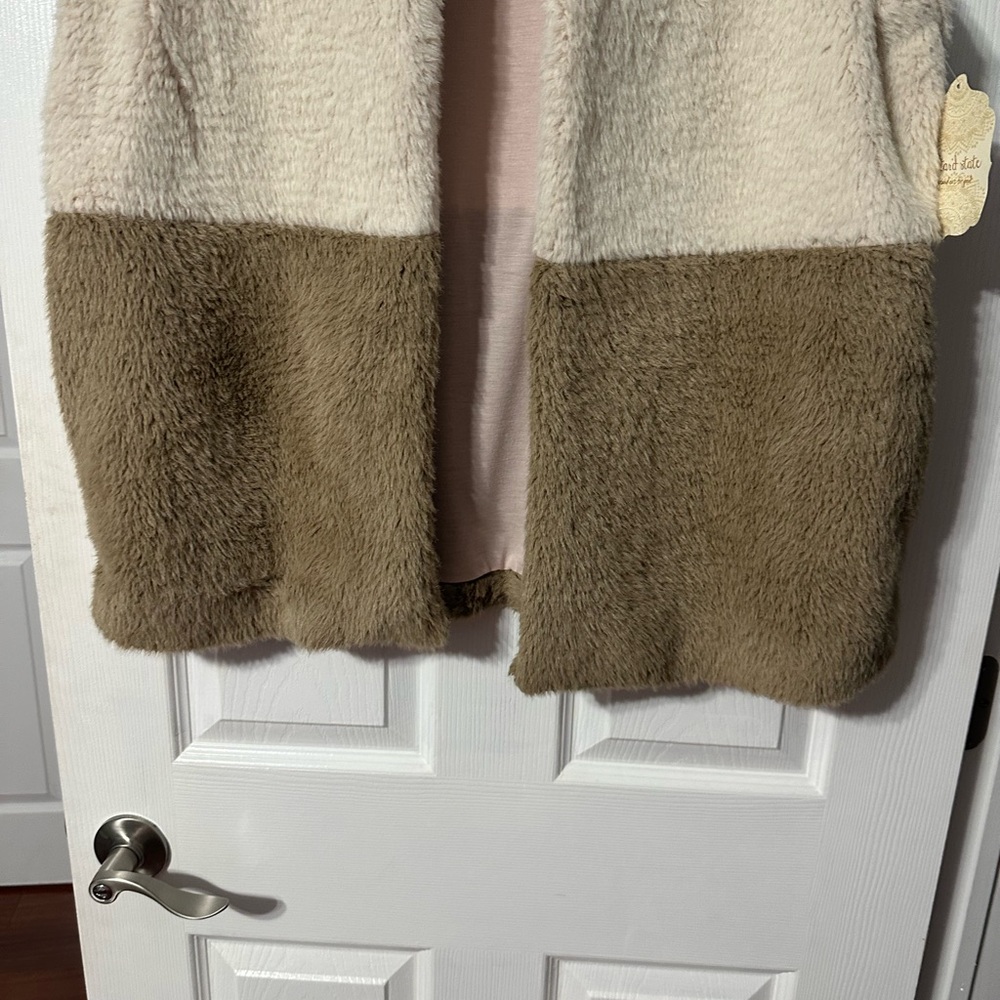 Altar'd State Soft Neoplitan Colorblock Fuzzy Vest - Picture 3 of 16